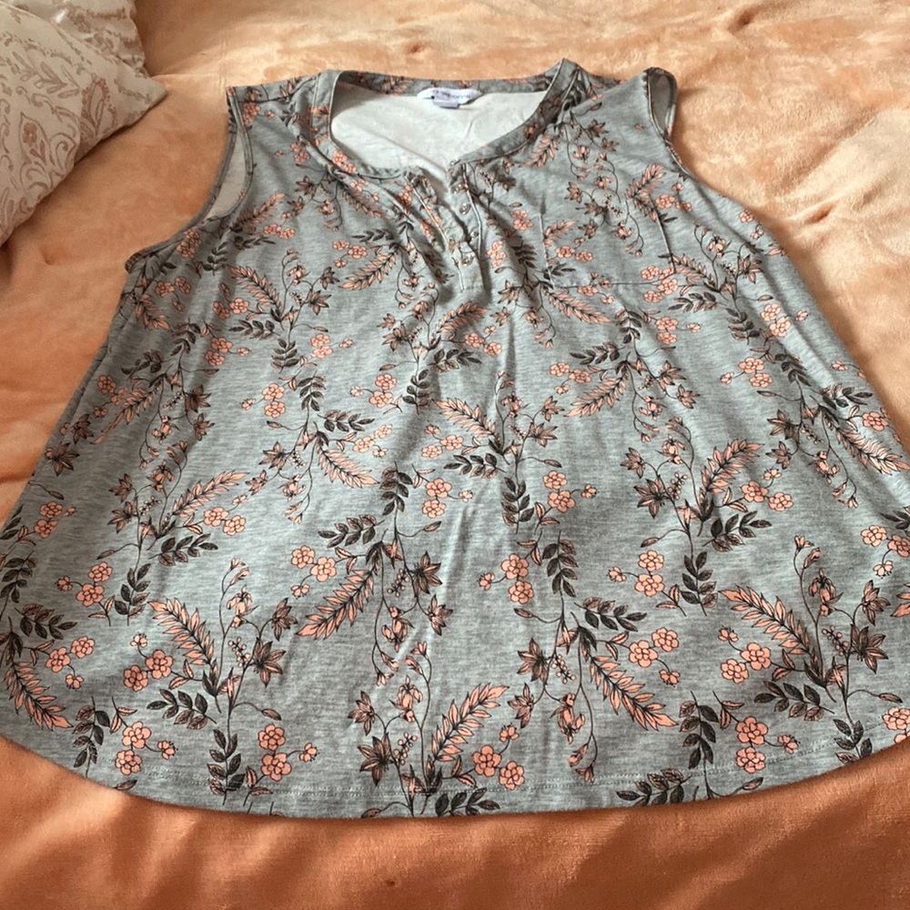 Like new very pretty tank top